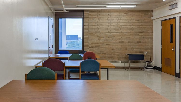 Seating includes tables and individual study cubbies located throughout this unrenovated tower floor. You will find a handful of window seats with spectacular campus views. If you’re looking for a quiet place to study, the tower floors are an excellent option.
