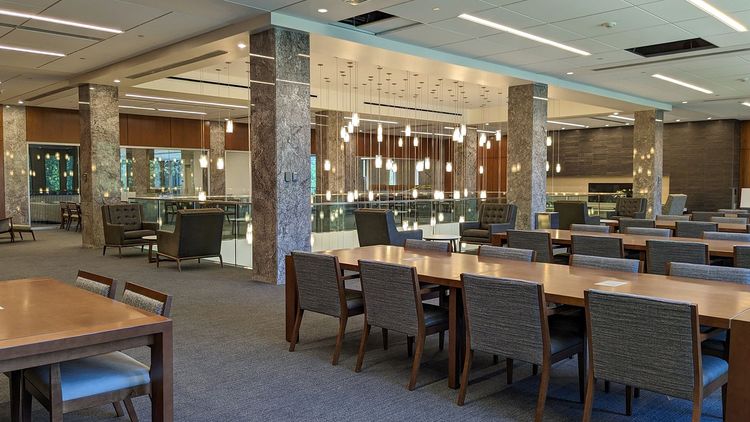 Located on the west side of the second floor, the Beth and Lou Holtz Family Grand Reading Room includes tables and comfortable seating for individual or group study. Surrounded by a wall of windows, the space offers plenty of natural light and a clear view of the University’s Main Building and Basilica of the Sacred Heart.