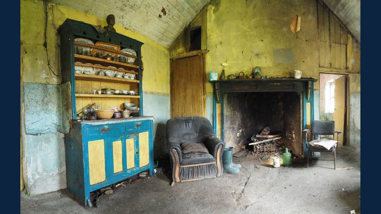 Drawing on 18 years of photographic research on the island of Inishbofin, Ireland, Professor Ian Kuijt (Department of Anthropology, Notre Dame) explores mantelpieces, homemaking, and Ireland’s disappearing history in this photographic exhibit.