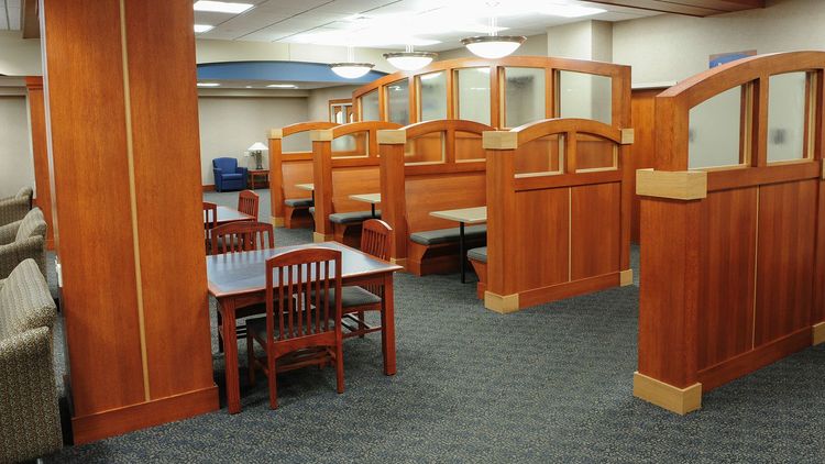 This area includes a combination of study tables and booths for individual work and comfortable lounge chairs for quiet reading. This space typically has little-to-no noise if you’re looking for a place for focused work.
